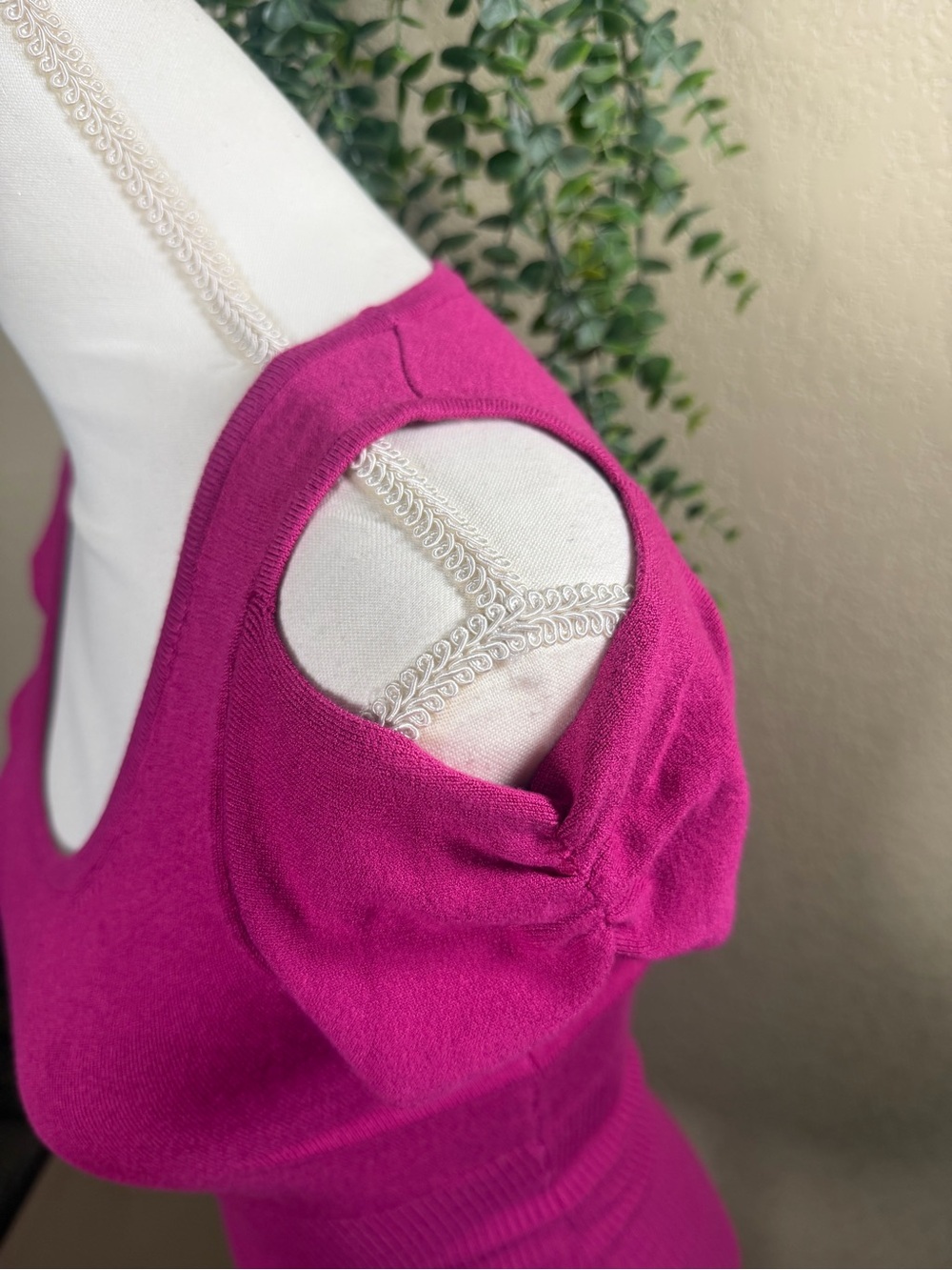 bebe Magenta Cold-Shoulder Scoop Neck Tank Top - Picture 4 of 5